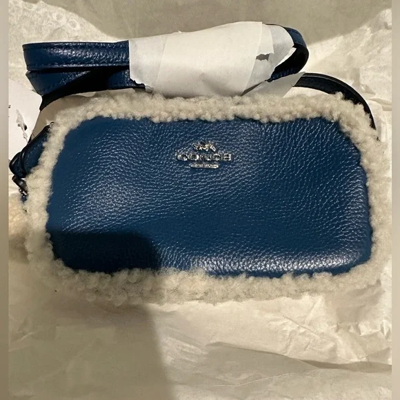 COACH CROSSBODY BAG POUCH IN LEATHER AND SHEARLING TRIM - Picture 6 of 9